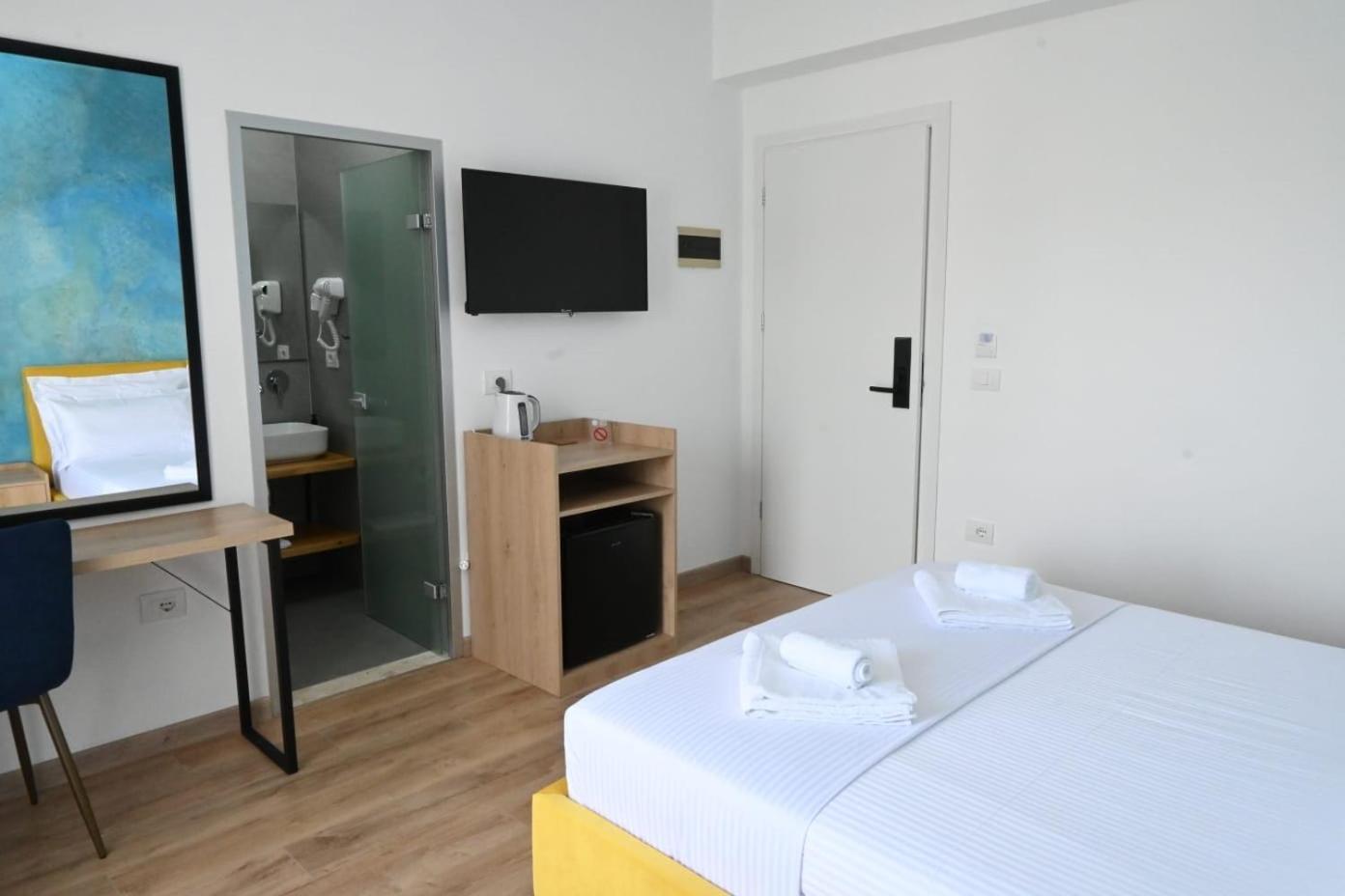 Emar Beachfront Hotel Ksamil Exterior photo