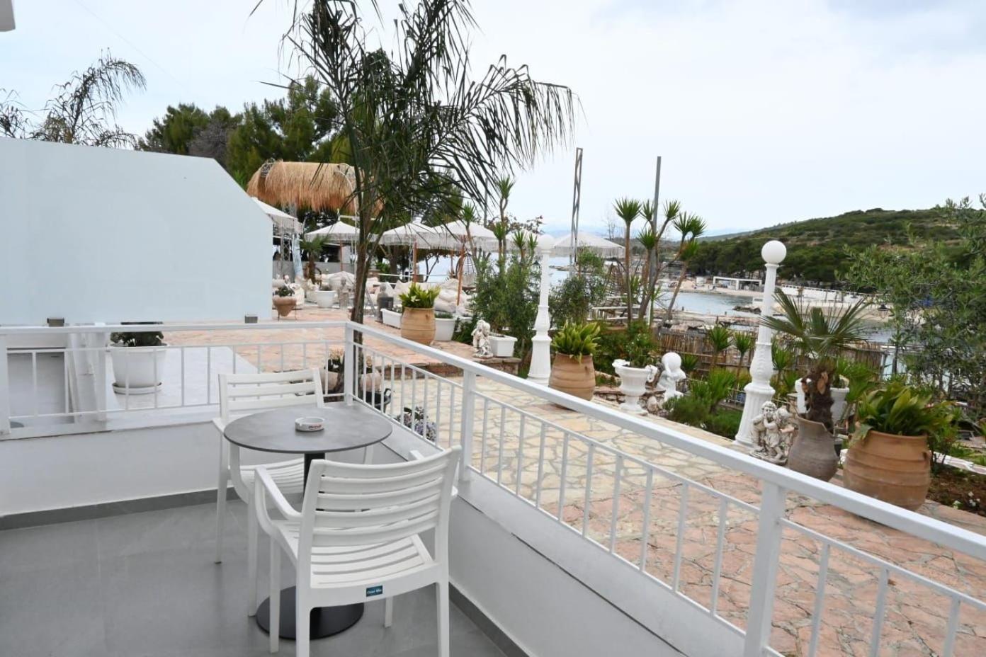 Emar Beachfront Hotel Ksamil Room photo